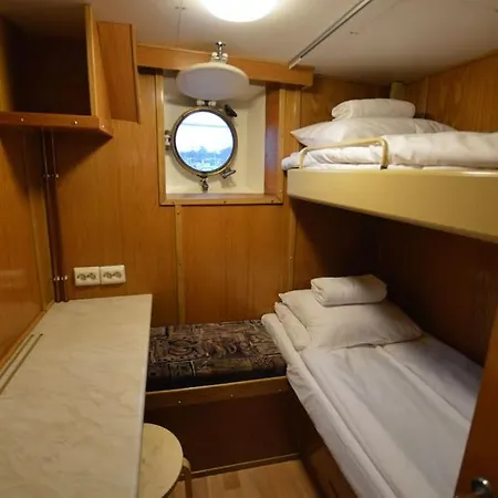 Botel Hotellilaiva Muikku/hotel Boat Muikku Helsinki